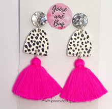 Load image into Gallery viewer, Tassels - Hot Pink